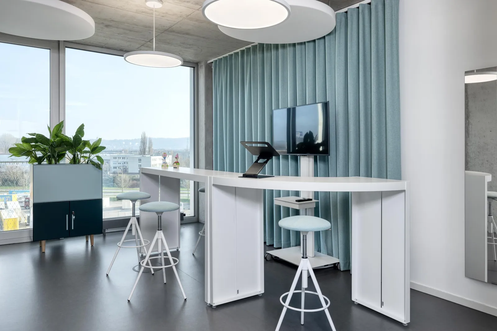 Flexible working and meeting room