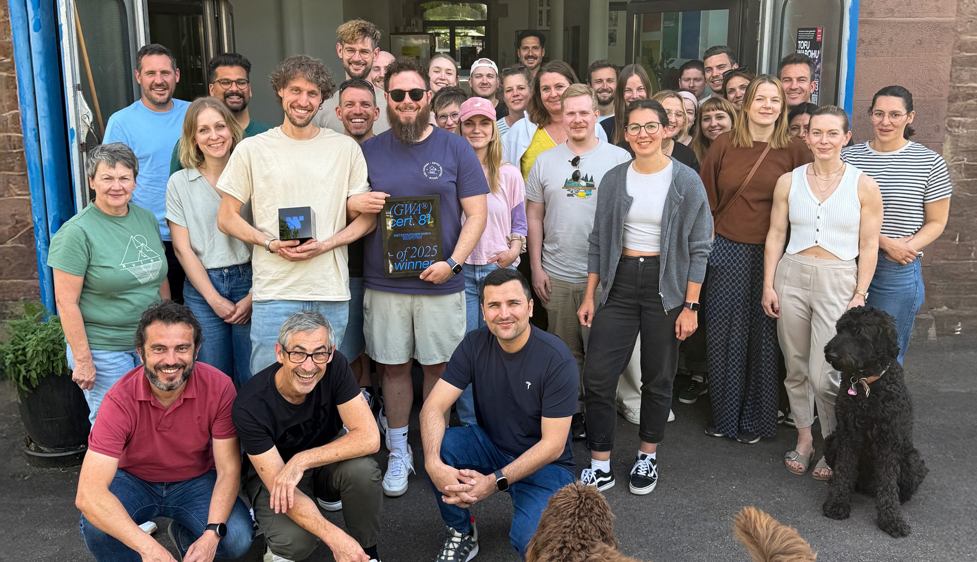 Gruppenbild von netzstrategen, Gewinner des German Web Awards 2025