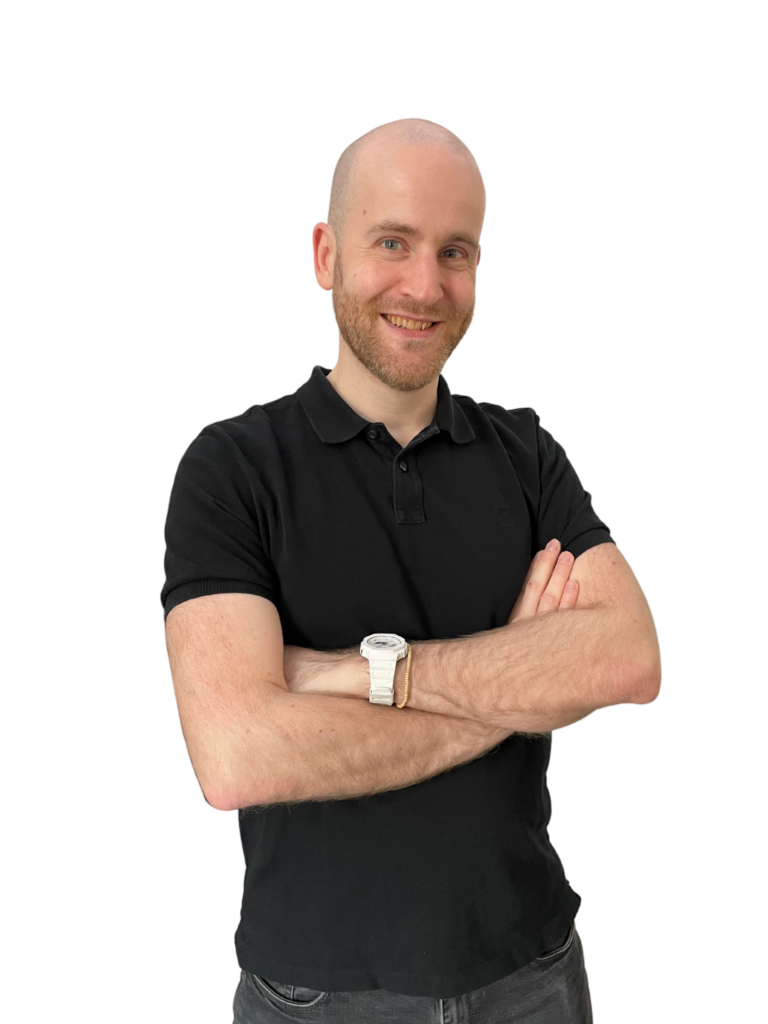 Portrait of Sven Eric Maier. He is smiling and has his arms crossed.